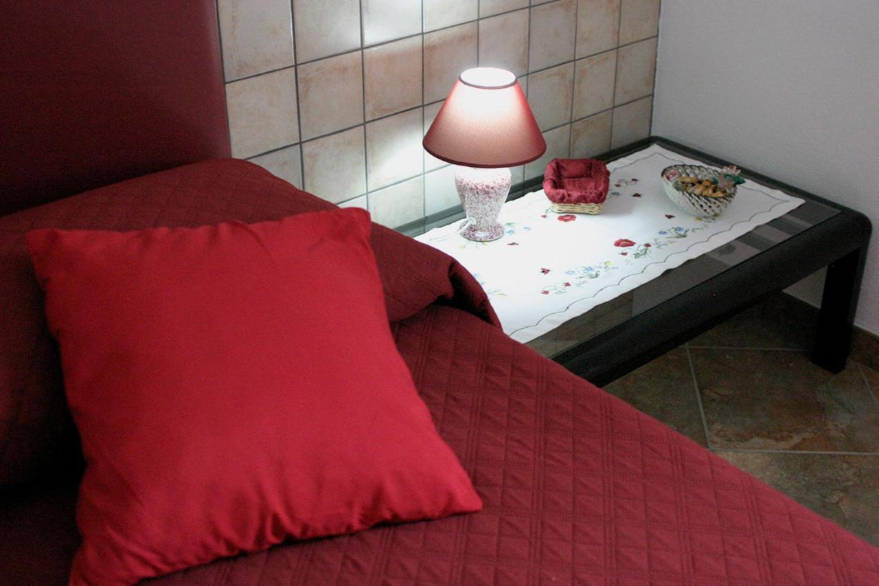 Santadi B&B S'Arrosa Antiga المظهر الخارجي الصورة
