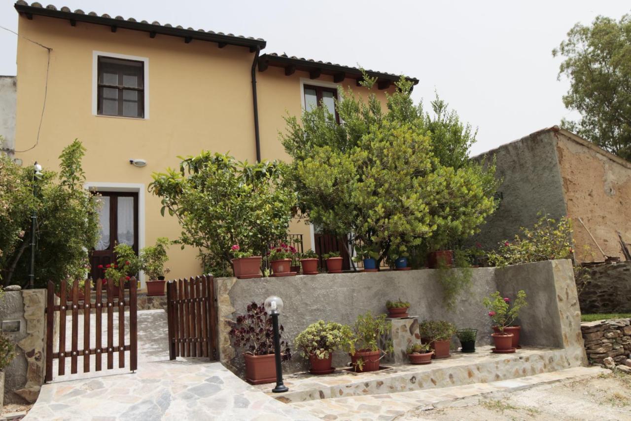 Santadi B&B S'Arrosa Antiga المظهر الخارجي الصورة